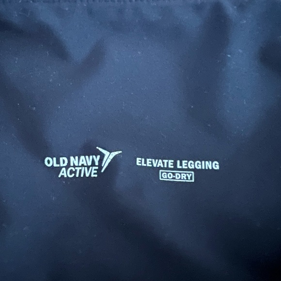 Old Navy Crop Pocket Legging - Picture 2 of 2